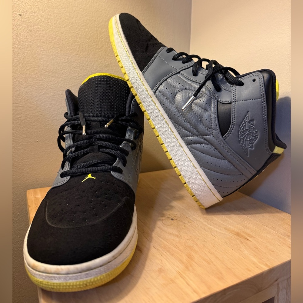 Nike Air Jordan 1 Mid Gray Black Yellow Size 13 Men’s Jumpman Lace Tips